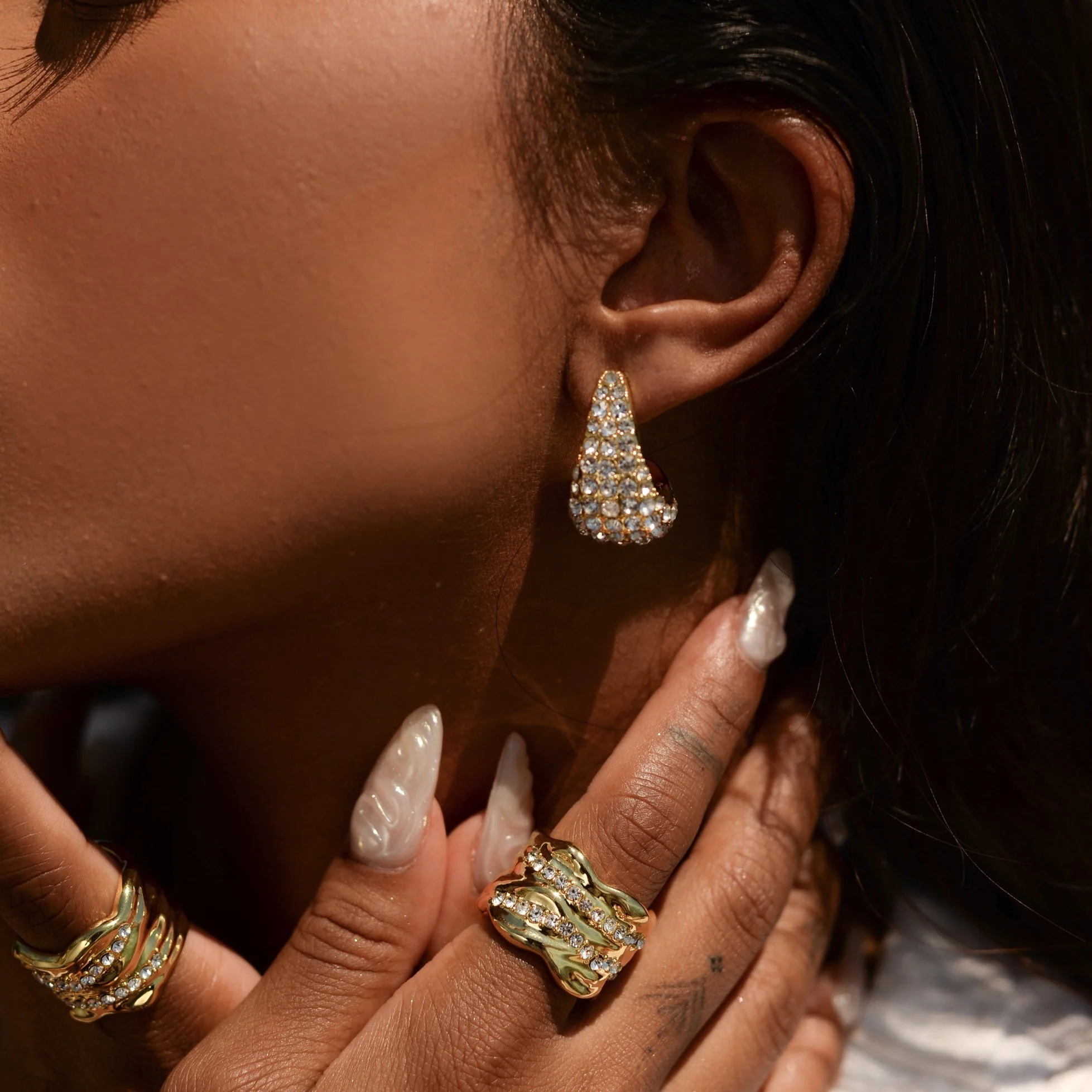 Hira Bold Earrings - Image 3