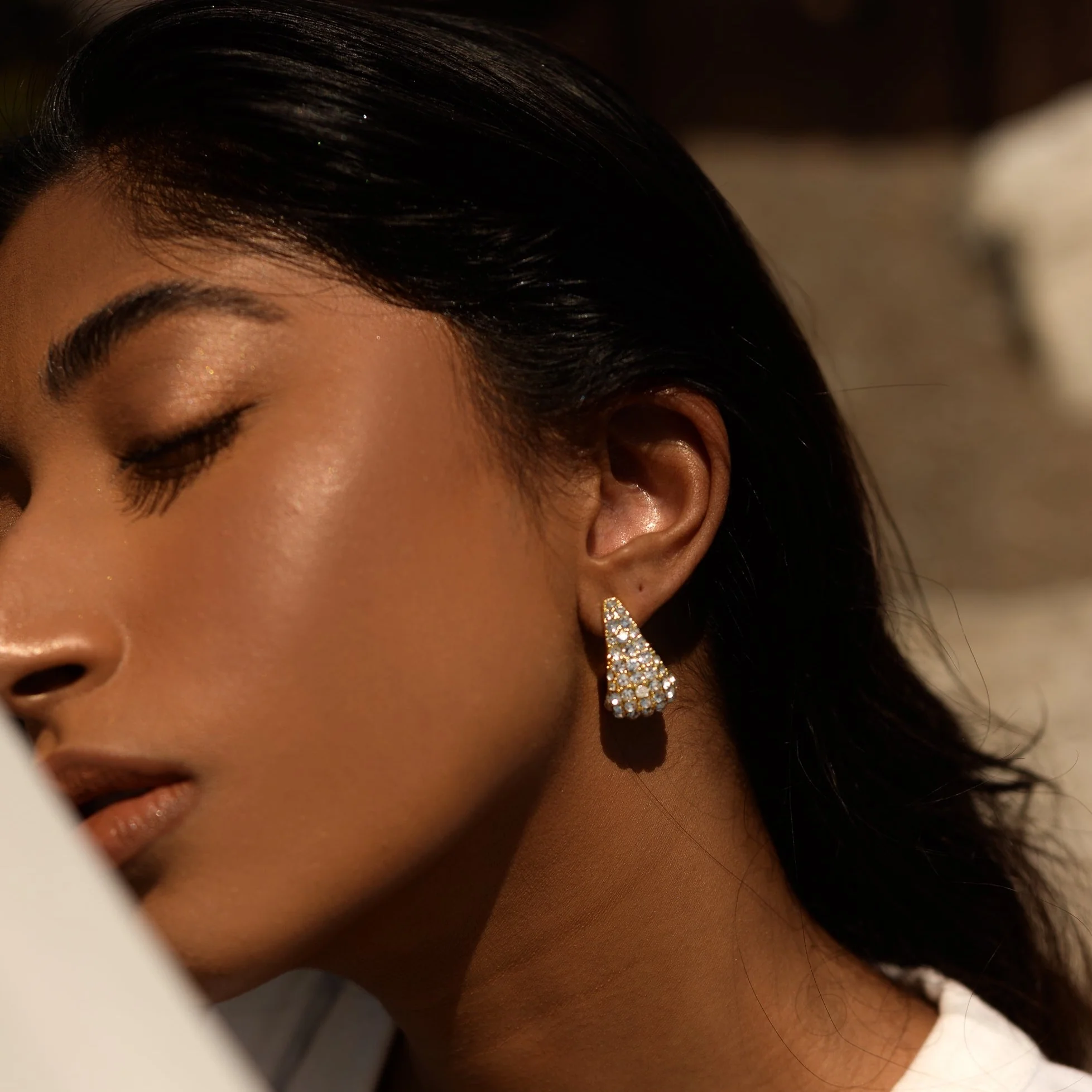Hira Bold Earrings - Image 6