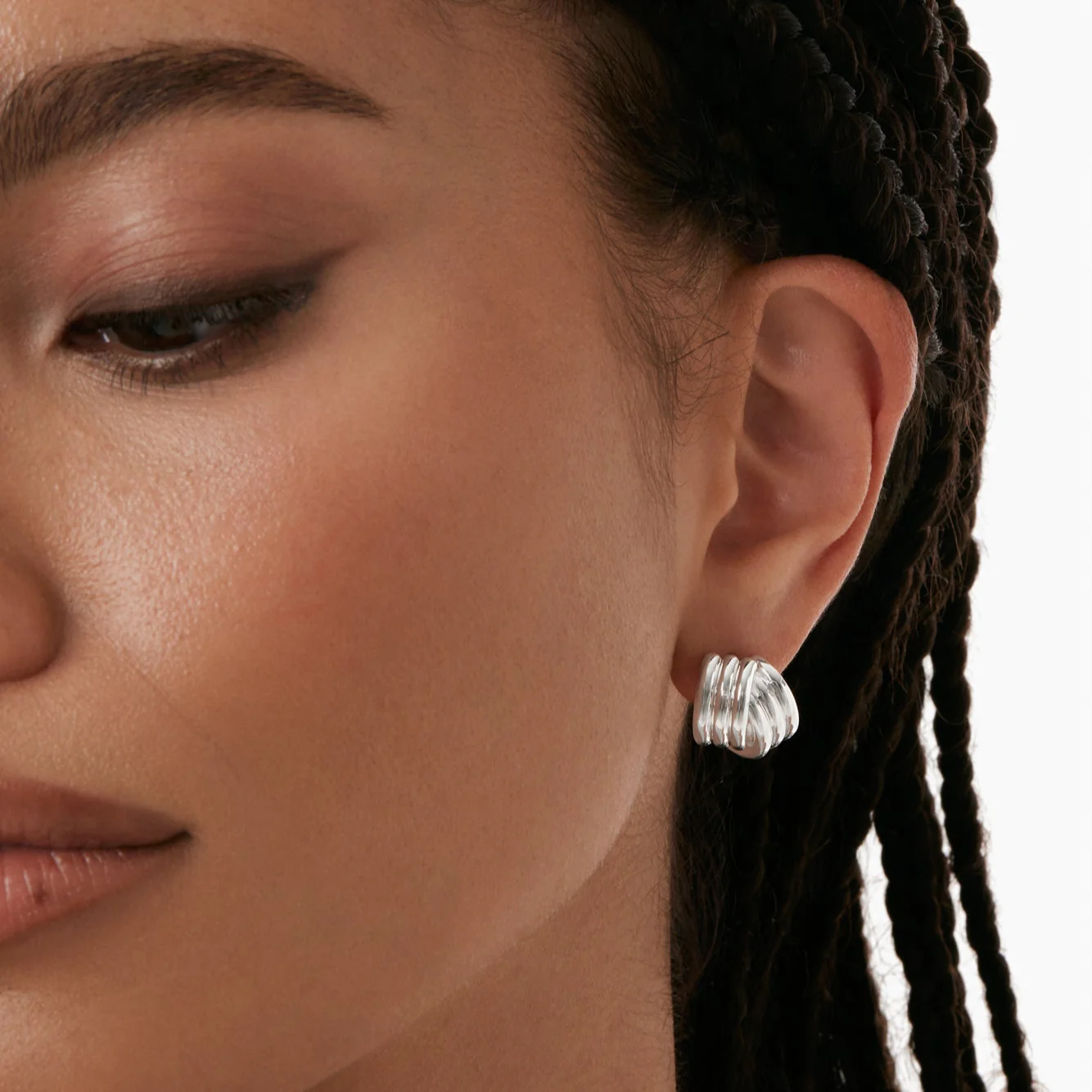 Intertwined Ribbed Stud Earrings - Image 2