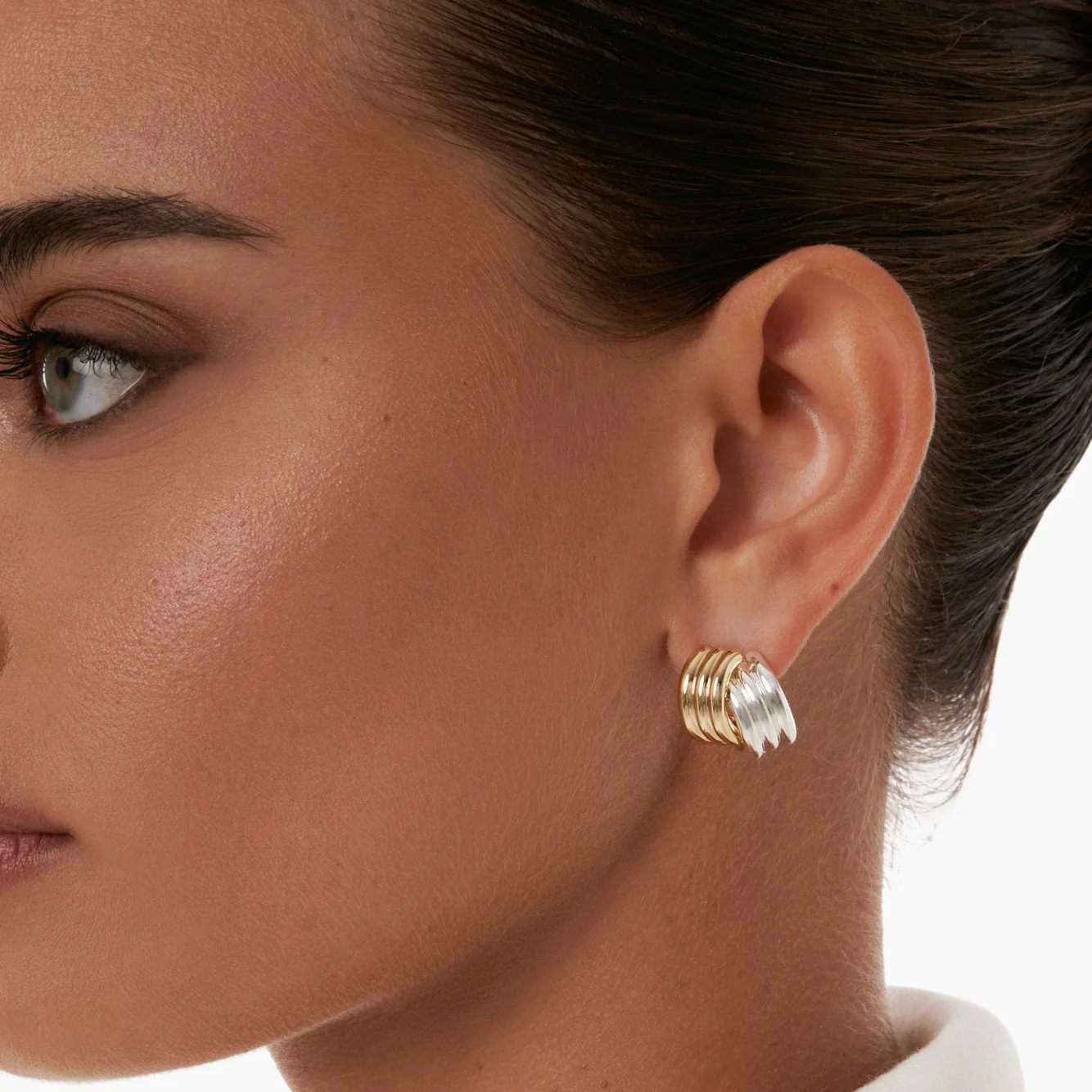 Intertwined Ribbed Stud Earrings - Image 2