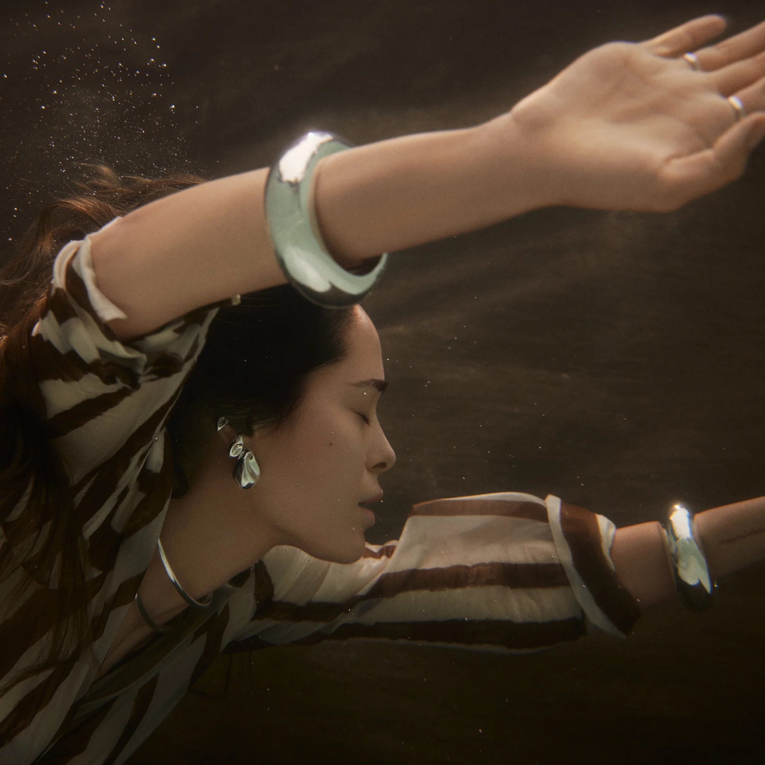 Le Neck Cuff Necklace - Image 4
