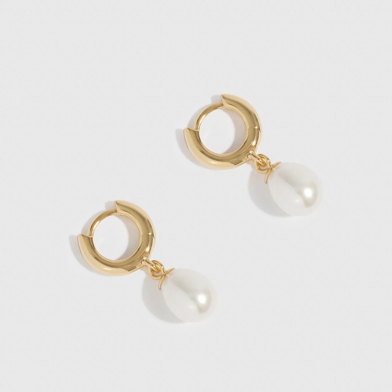 Freshwater Pearls Huggie Earrings - Image 5
