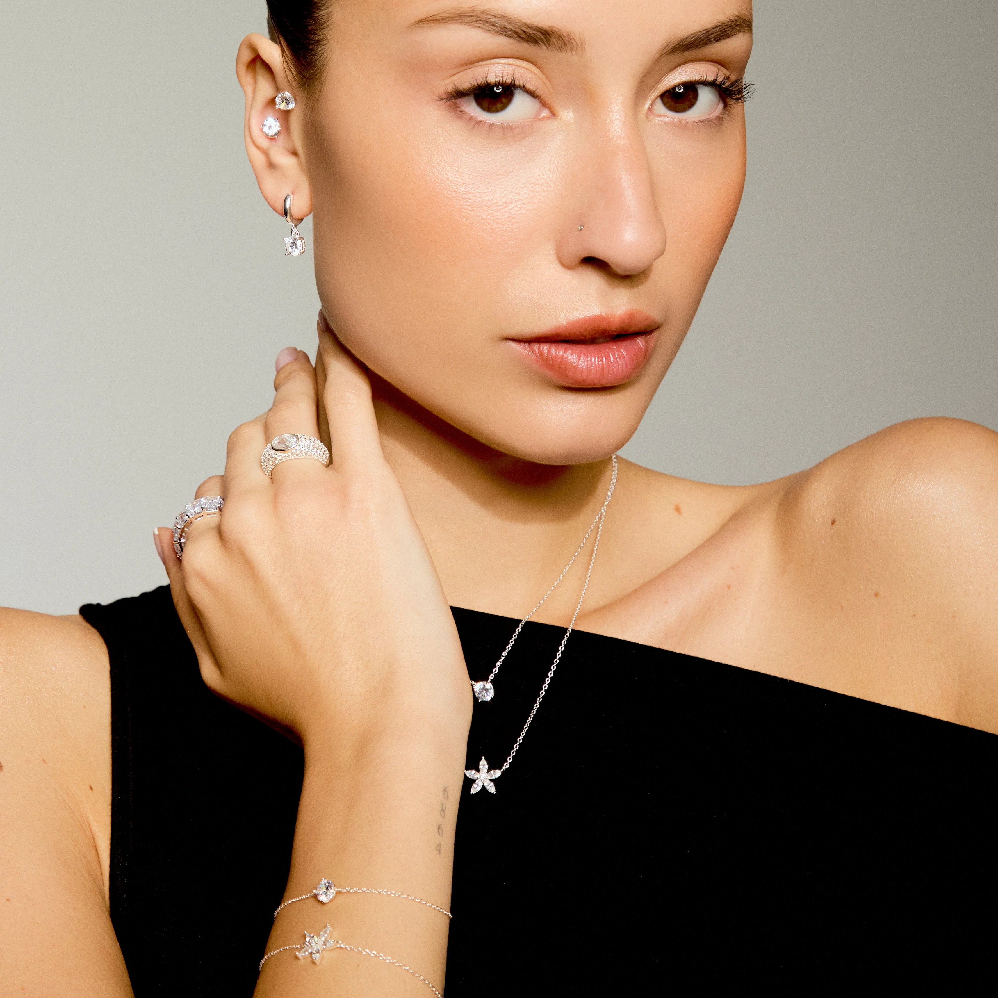 Flower Solitaire Bracelet - Image 2